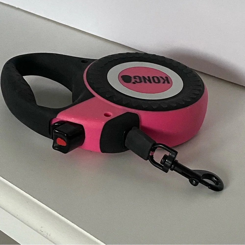 KONG Retractable Dog Leash Up To 55 Pound Dog 15 Feet Long Small Medium Pink